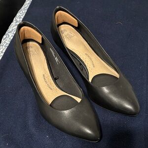 Time and Tru Black Pointed-Toe Memory Foam Flats